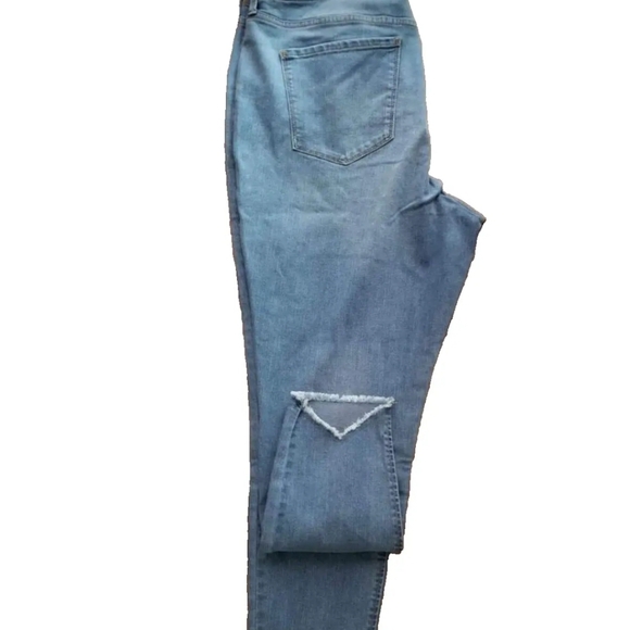 Code Bleu Plus Size Jeans - Picture 14 of 16